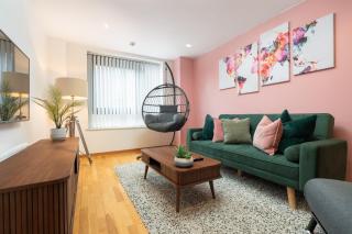 Town Centre Stay, 2 Bed 2 Bath, Sleeps up to 7 - Liverpool - 0