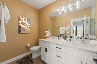 3 Bed 2 Bath Chicago Retreat w Balcony & Parking - Chicago - 7