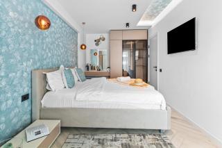 Riviera - Infinity Pool & Spa Resort - 1