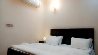 Luxury 1BHK in Gulberg Arena with Balcony - Islamabad - 5