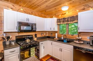 Couples Getaway Log Cabin in the White Mountains - 3