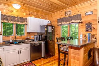 Couples Getaway Log Cabin in the White Mountains - Intervale - 4