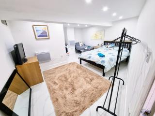 Canal side hideaway - Lindley - 2
