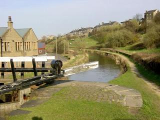 Canal side hideaway - Lindley - 6