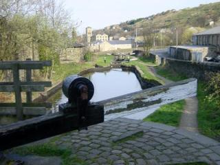 Canal side hideaway - Lindley - 7