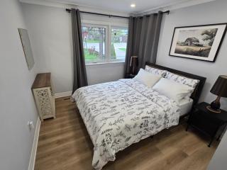 Streetsville Heritage Retreat - Prime Location - 9