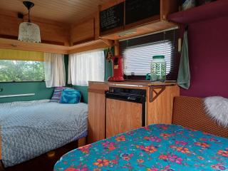 Retro caravan het Uiltje nabij het Sneekermeer - Terzool - 5