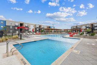 Luxury Pool Home, Mins To Hospitals, Gym - Marble Falls - 5