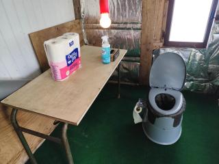 Emplacement au bord d'un petit étang - - 5