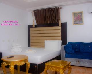 GRAND PARK HOTEL AND SUITEs - Egbe - 0