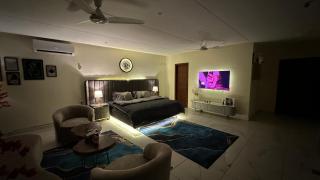Luxury Studio Apt in Gulberg with City Views - Lahore - 4