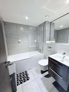 Modern Stay Two Bedroom Flat on Broad Street - Birmingham - 6