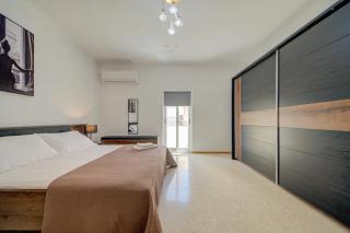 Charming Home with Jacuzzi in St Julians - 2