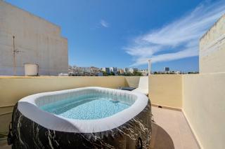 Charming Home with Jacuzzi in St Julians - 9