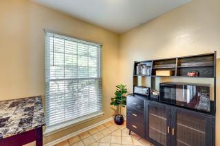 Balcony, Walk to Hospital Condo in San Antonio - San Antonio - 3