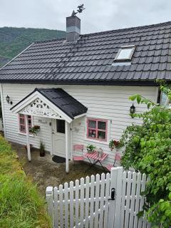 Sjarmerende perle med utsikt mot fjorden - Sogndal - 0