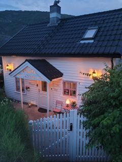 Sjarmerende perle med utsikt mot fjorden - Sogndal - 9
