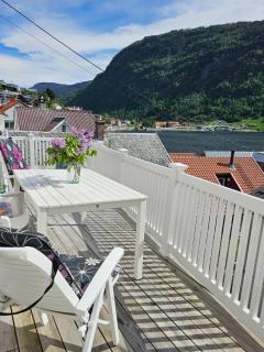 Sjarmerende perle med utsikt mot fjorden - Sogndal - 6