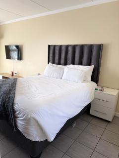 Dainfern Fourways apartment with private garden and scenic views - Sandton - 7