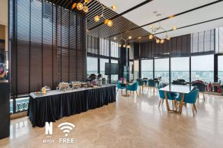 1BR| Rooftop Twin Towers View l Near LRT - 7