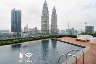 1BR| Rooftop Twin Towers View l Near LRT - 1