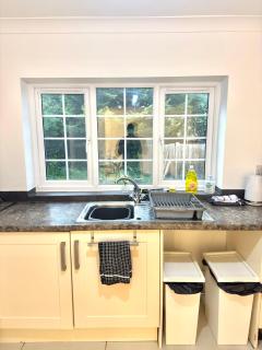 Rushden 5 Beds 3 Bedroom Home - Contractors - Families - Free Parking - Garden - Fast Wifi - Smart HD TV with Netflix - Rushden - 3