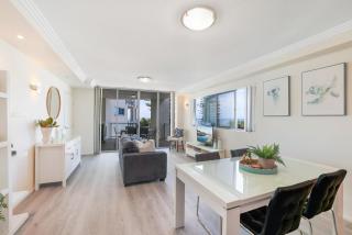 Dwell 40, Oceanfront Apartment - Bargara - 2