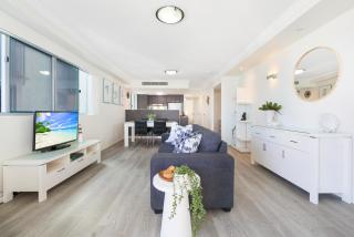 Dwell 40, Oceanfront Apartment - Bargara - 1