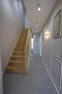 Luxury House for Families and Contractors, NamisSuites Serviced Apartment - Farnborough - Farnborough - 2