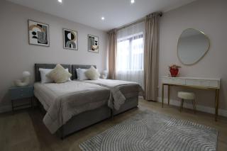 Luxury House for Families and Contractors, NamisSuites Serviced Apartment - Farnborough - Farnborough - 8