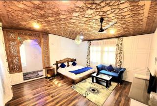 Crown Of India Group Of Houseboats - Srinagar - 0