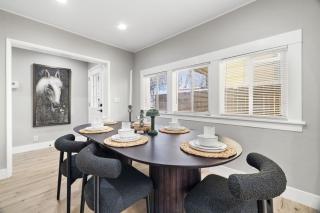 Craftsmen Gem 2-BR House Walk Whiskey RowSleep 6 - 4