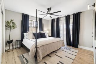 Craftsmen Gem 2-BR House Walk Whiskey RowSleep 6 - 2