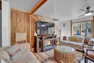 Hot Tub + Prime Location Chalet - 7