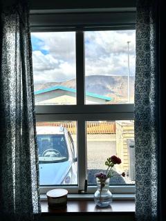 Cozy Private Room in a Welcoming Home in The Golden Circle - 5
