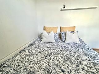 Cozy Private Room in a Welcoming Home in The Golden Circle - 7