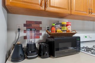 Spacious Capitol Hill Retreat with King bed and Iconic DC landmarks view from your suite - 1
