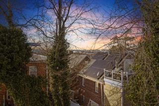 Spacious Capitol Hill Retreat with King bed and Iconic DC landmarks view from your suite - Washington, D.C. - 5