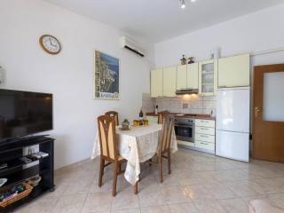 Two Bedroom Apartment with Terrace - Kaštela - 9