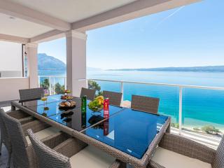 Apartments Hope Dugi Rat - Three-Bedroom Apartment with Jacuzzi Stanko - Dugi Rat - 6