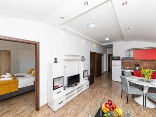 Exquisite Spacious Villa Bufaline with Pool and Gym - Eight Bedroom Villa with Pool and Gym - Kastel Novi - 5