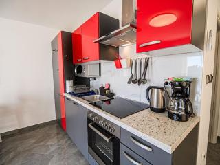 Sleek and Stylish Umag Apartments with Sea View - Two Bedroom Apartment with Balcony - Umag - 4