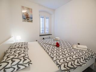 Sleek and Stylish Umag Apartments with Sea View - Two Bedroom Apartment with Balcony - Umag - 3