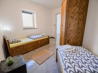 Sleek and Stylish Umag Apartments with Sea View - Two Bedroom Apartment with Balcony - Umag - 2
