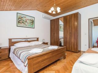 Scenic Seafront Brsec Apartment - Three Bedroom Apartment with Terrace - Brseč - 1