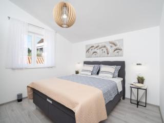 Stylish Two Bedroom Apartment in Labin - Two Bedroom Apartment with Terrace - Labin - 4