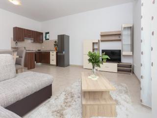 Sunny Elegant Apartments in Trogir - Standard Three Bedroom Apartment with Balcony - Trogir - 8