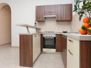 Sunny Elegant Apartments in Trogir - Standard Three Bedroom Apartment with Balcony - Trogir - 3