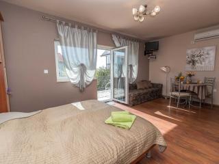 Beachfront Crikvenica Apartments with Sea View - Classic Studio Apartment with Sea View - Crikvenica - 2