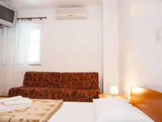 Apartments Bionda Senj - One Bedroom Apartment with Terrace - Senj - 6
